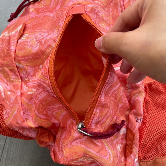 ✨SOLD✨ BNWT Foldable Backpack - 20l - Picture 6 of 7